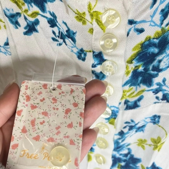 🆕️ Free People Bohemian Top with Elastic Smocked Back. - Picture 7 of 10